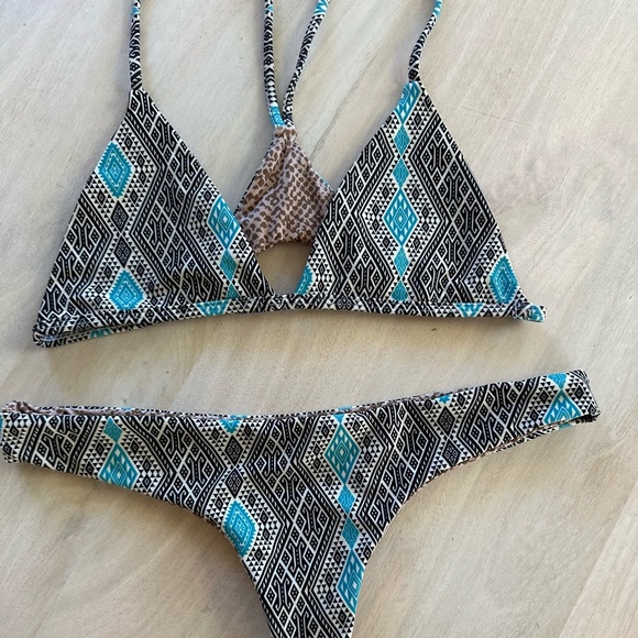 ACACIA - Picture 2 of 4